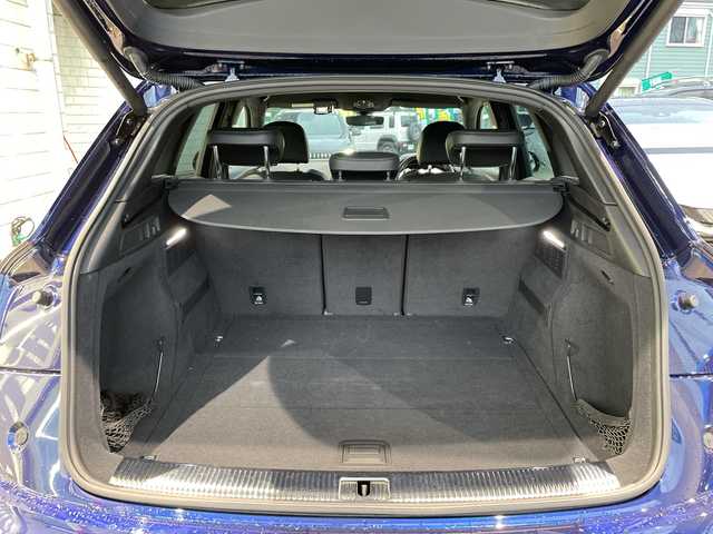 アウディ Ｑ５ 2．0TFSIクワトロ スポーツ 神奈川県 2019(平31)年 2.6万km 青 純正ナビ/（CD/DVD/AM/FM/SD/USB/BT/フルセグTV)/バック・フロントカメラ/前後ドライブレコーダー/ETC2.0/パドルシフト/レーダークルーズコントロール/電動リアゲート/電動パーキングブレーキ/ステアリングスイッチ/Audiプレセンス/Audiサイドアシスト/Audiアクティブレーンアシスト/前後コーナーセンサー/ダウンヒルアシスト/パーキングアシスト/アイドリングストップ/D席メモリシート/D/N席パワーシート/D/N席シートヒーター/ISOFIX/純正フロアマット/純正アルミホイール/スペアキー×１/保証書/取扱説明書