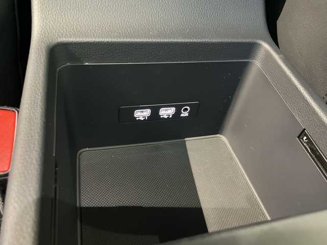 アウディ Ｑ５ 2．0TFSIクワトロ スポーツ 神奈川県 2019(平31)年 2.6万km 青 純正ナビ/（CD/DVD/AM/FM/SD/USB/BT/フルセグTV)/バック・フロントカメラ/前後ドライブレコーダー/ETC2.0/パドルシフト/レーダークルーズコントロール/電動リアゲート/電動パーキングブレーキ/ステアリングスイッチ/Audiプレセンス/Audiサイドアシスト/Audiアクティブレーンアシスト/前後コーナーセンサー/ダウンヒルアシスト/パーキングアシスト/アイドリングストップ/D席メモリシート/D/N席パワーシート/D/N席シートヒーター/ISOFIX/純正フロアマット/純正アルミホイール/スペアキー×１/保証書/取扱説明書