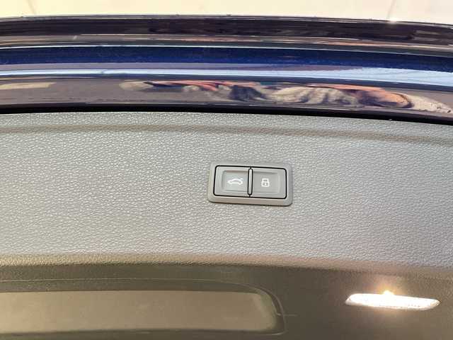 アウディ Ｑ５ 2．0TFSIクワトロ スポーツ 神奈川県 2019(平31)年 2.6万km 青 純正ナビ/（CD/DVD/AM/FM/SD/USB/BT/フルセグTV)/バック・フロントカメラ/前後ドライブレコーダー/ETC2.0/パドルシフト/レーダークルーズコントロール/電動リアゲート/電動パーキングブレーキ/ステアリングスイッチ/Audiプレセンス/Audiサイドアシスト/Audiアクティブレーンアシスト/前後コーナーセンサー/ダウンヒルアシスト/パーキングアシスト/アイドリングストップ/D席メモリシート/D/N席パワーシート/D/N席シートヒーター/ISOFIX/純正フロアマット/純正アルミホイール/スペアキー×１/保証書/取扱説明書