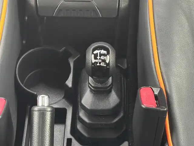 スズキ ジムニー シエラ JC 愛知県 2022(令4)年 1.8万km ジャングルグリーン /禁煙//ワンオーナー//BILSTEINダンパー//純正15AW//純正ナビ//CD/DVD/BT/フルセグ/MSV//バックカメラ//ETC//ドライブレコーダー//スロットルコントローラー//革調シートカバー//シートヒーター（前席）//衝突軽減ブレーキ//車線逸脱警報機能//クルーズコントロール//横滑り防止装置//盗難防止装置//LEDオートライト//フォグランプ//ハイビームアシスト//ヘッドライトウォッシャー//電動格納ウインカーミラー//アイドリングストップ//バニティミラー//本革巻きステアリング//ステアリングスイッチ//ドリンクホルダー//シフトイルミネーション//純正フロアマット//純正ドアバイザー//スペアスマートキー//新車時保証書//取扱説明書//ナビ取扱説明書//ディーラー記録簿　R4/R5/R6/R7//純正ダンパー4本積込//純正背面タイヤカバー付ホイール積込