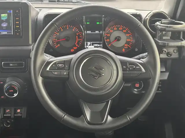 スズキ ジムニー シエラ JC 愛知県 2022(令4)年 1.8万km ジャングルグリーン /禁煙//ワンオーナー//BILSTEINダンパー//純正15AW//純正ナビ//CD/DVD/BT/フルセグ/MSV//バックカメラ//ETC//ドライブレコーダー//スロットルコントローラー//革調シートカバー//シートヒーター（前席）//衝突軽減ブレーキ//車線逸脱警報機能//クルーズコントロール//横滑り防止装置//盗難防止装置//LEDオートライト//フォグランプ//ハイビームアシスト//ヘッドライトウォッシャー//電動格納ウインカーミラー//アイドリングストップ//バニティミラー//本革巻きステアリング//ステアリングスイッチ//ドリンクホルダー//シフトイルミネーション//純正フロアマット//純正ドアバイザー//スペアスマートキー//新車時保証書//取扱説明書//ナビ取扱説明書//ディーラー記録簿　R4/R5/R6/R7//純正ダンパー4本積込//純正背面タイヤカバー付ホイール積込