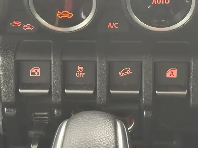 スズキ ジムニー シエラ JC 愛知県 2022(令4)年 1.8万km ジャングルグリーン /禁煙//ワンオーナー//BILSTEINダンパー//純正15AW//純正ナビ//CD/DVD/BT/フルセグ/MSV//バックカメラ//ETC//ドライブレコーダー//スロットルコントローラー//革調シートカバー//シートヒーター（前席）//衝突軽減ブレーキ//車線逸脱警報機能//クルーズコントロール//横滑り防止装置//盗難防止装置//LEDオートライト//フォグランプ//ハイビームアシスト//ヘッドライトウォッシャー//電動格納ウインカーミラー//アイドリングストップ//バニティミラー//本革巻きステアリング//ステアリングスイッチ//ドリンクホルダー//シフトイルミネーション//純正フロアマット//純正ドアバイザー//スペアスマートキー//新車時保証書//取扱説明書//ナビ取扱説明書//ディーラー記録簿　R4/R5/R6/R7//純正ダンパー4本積込//純正背面タイヤカバー付ホイール積込