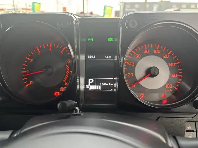 スズキ ジムニー シエラ JC 愛知県 2022(令4)年 1.8万km ジャングルグリーン /禁煙//ワンオーナー//BILSTEINダンパー//純正15AW//純正ナビ//CD/DVD/BT/フルセグ/MSV//バックカメラ//ETC//ドライブレコーダー//スロットルコントローラー//革調シートカバー//シートヒーター（前席）//衝突軽減ブレーキ//車線逸脱警報機能//クルーズコントロール//横滑り防止装置//盗難防止装置//LEDオートライト//フォグランプ//ハイビームアシスト//ヘッドライトウォッシャー//電動格納ウインカーミラー//アイドリングストップ//バニティミラー//本革巻きステアリング//ステアリングスイッチ//ドリンクホルダー//シフトイルミネーション//純正フロアマット//純正ドアバイザー//スペアスマートキー//新車時保証書//取扱説明書//ナビ取扱説明書//ディーラー記録簿　R4/R5/R6/R7//純正ダンパー4本積込//純正背面タイヤカバー付ホイール積込