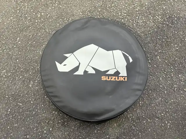 スズキ ジムニー シエラ JC 愛知県 2022(令4)年 1.8万km ジャングルグリーン /禁煙//ワンオーナー//BILSTEINダンパー//純正15AW//純正ナビ//CD/DVD/BT/フルセグ/MSV//バックカメラ//ETC//ドライブレコーダー//スロットルコントローラー//革調シートカバー//シートヒーター（前席）//衝突軽減ブレーキ//車線逸脱警報機能//クルーズコントロール//横滑り防止装置//盗難防止装置//LEDオートライト//フォグランプ//ハイビームアシスト//ヘッドライトウォッシャー//電動格納ウインカーミラー//アイドリングストップ//バニティミラー//本革巻きステアリング//ステアリングスイッチ//ドリンクホルダー//シフトイルミネーション//純正フロアマット//純正ドアバイザー//スペアスマートキー//新車時保証書//取扱説明書//ナビ取扱説明書//ディーラー記録簿　R4/R5/R6/R7//純正ダンパー4本積込//純正背面タイヤカバー付ホイール積込