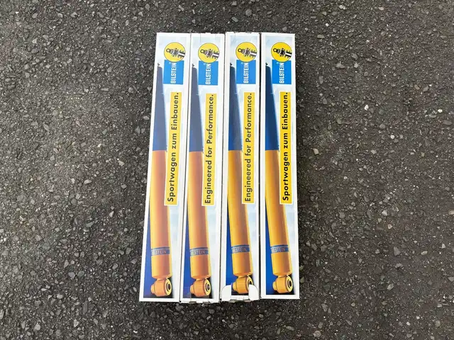 スズキ ジムニー シエラ JC 愛知県 2022(令4)年 1.8万km ジャングルグリーン /禁煙//ワンオーナー//BILSTEINダンパー//純正15AW//純正ナビ//CD/DVD/BT/フルセグ/MSV//バックカメラ//ETC//ドライブレコーダー//スロットルコントローラー//革調シートカバー//シートヒーター（前席）//衝突軽減ブレーキ//車線逸脱警報機能//クルーズコントロール//横滑り防止装置//盗難防止装置//LEDオートライト//フォグランプ//ハイビームアシスト//ヘッドライトウォッシャー//電動格納ウインカーミラー//アイドリングストップ//バニティミラー//本革巻きステアリング//ステアリングスイッチ//ドリンクホルダー//シフトイルミネーション//純正フロアマット//純正ドアバイザー//スペアスマートキー//新車時保証書//取扱説明書//ナビ取扱説明書//ディーラー記録簿　R4/R5/R6/R7//純正ダンパー4本積込//純正背面タイヤカバー付ホイール積込