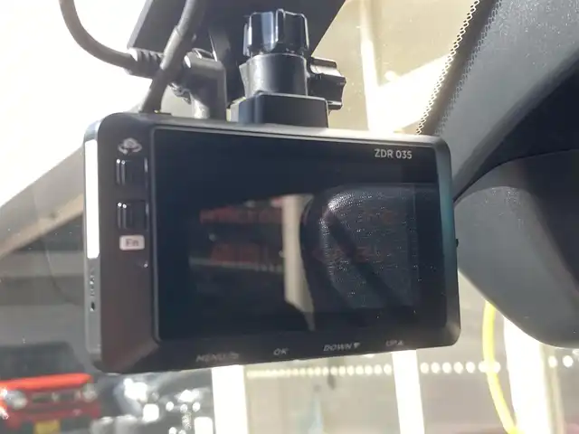 ホンダ シビック EX 長崎県 2022(令4)年 3.9万km クリスタルブラックパール ホンダセンシング/●衝突軽減ブレーキ（CMBS）/●近距離衝突軽減ブレーキ/●歩行者事故低減ステアリング/●路外逸脱抑制機能/●渋滞追従機能付アダプティブクルーズコントロール（ACC）/●車線維持支援システム（LKAS）/●誤発進抑制機能/●後方誤発進抑制機能/●先行車発進お知らせ機能/●標識認識機能/●アダプティブドライビングビーム（ADB）/●オートハイビーム/メーカーOPナビ/・Bluetooth接続/・フルセグTV/・スマートフォン連携/・USB入力/ドライブレコーダー【ZDR035】/ビルトインETC2.0/コーナーセンサー/ハーフレザーシート/・パワーシート/・シートヒーター/ステアリングスイッチ/パドルシフト/電子パーキング/ブレーキホールド機能/LEDオートヘッドライト/BOSEオーディオ/ワイヤレス充電/ISOFIX