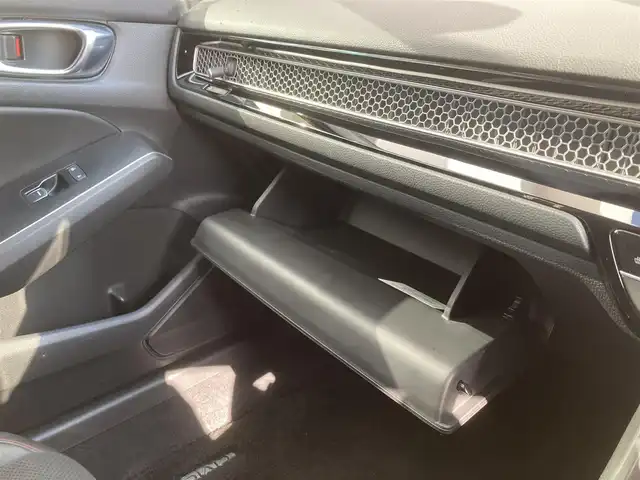 ホンダ シビック EX 長崎県 2022(令4)年 3.9万km クリスタルブラックパール ホンダセンシング/●衝突軽減ブレーキ（CMBS）/●近距離衝突軽減ブレーキ/●歩行者事故低減ステアリング/●路外逸脱抑制機能/●渋滞追従機能付アダプティブクルーズコントロール（ACC）/●車線維持支援システム（LKAS）/●誤発進抑制機能/●後方誤発進抑制機能/●先行車発進お知らせ機能/●標識認識機能/●アダプティブドライビングビーム（ADB）/●オートハイビーム/メーカーOPナビ/・Bluetooth接続/・フルセグTV/・スマートフォン連携/・USB入力/ドライブレコーダー【ZDR035】/ビルトインETC2.0/コーナーセンサー/ハーフレザーシート/・パワーシート/・シートヒーター/ステアリングスイッチ/パドルシフト/電子パーキング/ブレーキホールド機能/LEDオートヘッドライト/BOSEオーディオ/ワイヤレス充電/ISOFIX