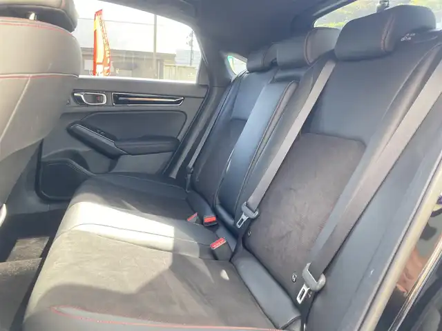 ホンダ シビック EX 長崎県 2022(令4)年 3.9万km クリスタルブラックパール ホンダセンシング/●衝突軽減ブレーキ（CMBS）/●近距離衝突軽減ブレーキ/●歩行者事故低減ステアリング/●路外逸脱抑制機能/●渋滞追従機能付アダプティブクルーズコントロール（ACC）/●車線維持支援システム（LKAS）/●誤発進抑制機能/●後方誤発進抑制機能/●先行車発進お知らせ機能/●標識認識機能/●アダプティブドライビングビーム（ADB）/●オートハイビーム/メーカーOPナビ/・Bluetooth接続/・フルセグTV/・スマートフォン連携/・USB入力/ドライブレコーダー【ZDR035】/ビルトインETC2.0/コーナーセンサー/ハーフレザーシート/・パワーシート/・シートヒーター/ステアリングスイッチ/パドルシフト/電子パーキング/ブレーキホールド機能/LEDオートヘッドライト/BOSEオーディオ/ワイヤレス充電/ISOFIX