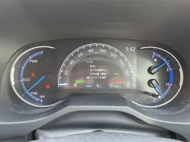 トヨタ ＲＡＶ４ ハイブリッド アドベンチャー 道央・札幌 2021(令3)年 13.8万km グレーメタリック 登録時走行距離137638km/ワンオーナー/　４　W　D　/寒冷地仕様/Toyota Safety Sense/・プリクラッシュセーフティ/・レーダークルーズコントロール/・レーントレーシングアシスト/・インテリジェントクリアランスソナー/・ブラインドスポットモニター/・リヤクロストラフィックオートブレーキ/純正ナビ（FM/AM）/フルセグテレビ（走行中視聴可能）/バックカメラ/ウィンカーミラー/ドアバイザー/プッシュスタート/ビルトインETC/純正エンジンスターター/スペアキー/ドライブレコーダー（前後）/シートヒーター（運転席/助手席）/エアシート（運転席/助手席）/パワーシート（運転席）/純正フロアマット/電動リアゲート/ルーフレール/盗難防止装置/オートマチックハイビーム/オートライト/フォグランプ/リアフォグランプ/ステアリングスイッチ/革巻きステアリング/ステアリングヒーター/ワイパー間欠時間コントローラー/フロントデアイサースイッチ/オーバーヘッドコンソール/シートメモリ/EV MODE/AC100V