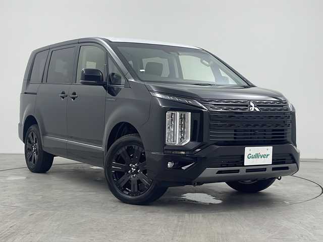 三菱 デリカＤ：５ シャモニー 三重県 2025(令7)年 0.1万km未満 黒Ⅱ 登録済未使用車　/D:5専用11型ナビゲーション(322300)/・フルセグTV/・HDMI/USB/・CD/DVD/・Bluetooth/・ミュージックサーバー/オリジナルナビ取付パッケージ＋リアモニター取付パッケージ/　(25300)/マルチアラウンドモニター/パートタイム4WD/ターボ/電子サイドブレーキ/ブレーキオートホールド/ステアリングスイッチ/ｅ－Ａｓｓｉｓｔ　/衝突軽減ブレーキ　/レーンキープアシスト　/オートハイビーム　/両側パワースライドドア　/電動リアゲート　/レーダークルーズコントロール　/ＬＥＤヘッドライト/フォグランプ/ステップレス/パドルシフト/ステアリングヒーター/ハーフレザーシート/D席パワーシート /AC100V100W電源