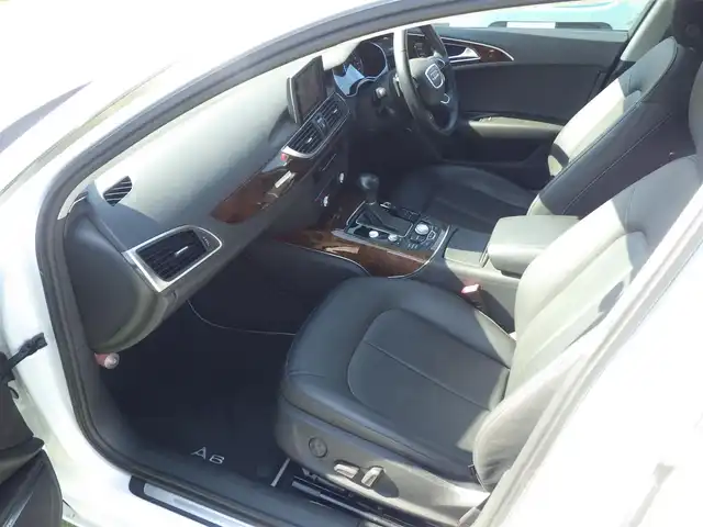 アウディ Ａ６ 3．0 TFSI クワトロ 千葉県 2014(平26)年 4.3万km 白 純正メモリーナビ/地デジTV/【DVD/CD再生機能　Bluetooth接続】/バックカメラ/レザーシート/前席パワーシート/シートヒーター/BOSEサウンド/ドライブレコーダー（前後撮影）/ETC/LEDヘッドライト/ウインカーミラー/純正19インチアルミホイル/サイド/カーテンエアバッグ/スマートキー