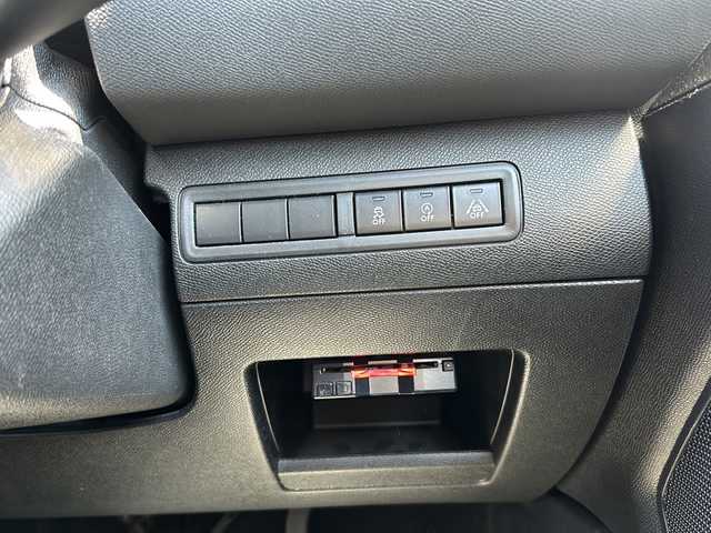 プジョー ３０８ SW GT ブルーHDi 静岡県 2018(平30)年 7.5万km マグネティックブルー 主要装備/・プッシュスタート/・ETC車載器/・バックモニター/・アクティブセーフティブレーキ/・レーンキープアシスト/・アダプティブクルーズコントロール/・前後コーナーセンサー/・ブラインドスポットモニター/・純正18インチAW/・LEDヘッドライト/・社外フロアマット/・スペアキー/・アイドリングストップ/・オートマチックハイビーム/・