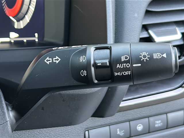 日産 エクストレイル オーテック e-4ORCE アドバンスドPKG 茨城県 2022(令4)年 2.4万km ブリリアントホワイトパール エマージェンシーブレーキ/プロパイロット /純正ナビ/　　BT/フルセグ/アラウンドビューモニター/パワーバックドア/インテリジェントクルーズコントロール/LEDオートライト/レザーシート/パワーシート/シートメモリー/シートヒーター/純正20インチアルミホイール/4WD/ヘッドアップディスプレイ/ルーフレール/インテリジェントルームミラー/電子パーキングブレーキ/ブレーキホールド/置くだけ充電 /USB/e-pedal/スマートキー/ETC2.0