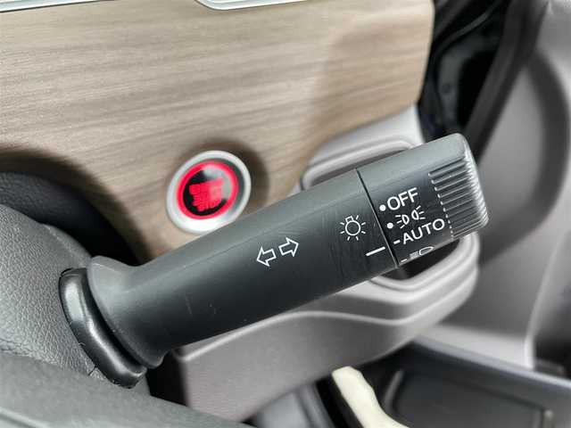 ホンダ フリード G ホンダセンシング 富山県 2022(令4)年 3万km クリスタルブラックパール 社外ディスプレイオーディオ（AM/FM/CD/BT/USB）/バックカメラ/ETC/両側パワースライドドア/シートヒーター/衝突被害軽減システム/レーダークルーズコントロール/レーンキープアシスト/横滑り防止装置/アイドリングストップ/純正アルミホイール/純正フロアマット/オートLEDライト/ステアリングスイッチ/スマートキー/スペアキー