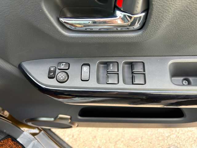 スズキ ハスラー Jスタイル Ⅲ 静岡県 2018(平30)年 3.4万km ブレイブカーキパール/スチールシルバー 純正ディーラーナビ（AM/FM/DVD/CD）/Bluetooth接続/フルセグTV/アラウンドビューモニター/デュアルカメラブレーキサポート/前席シートヒーター/ハーフレザーシート/ＥＴＣ/LＥＤフォグライト/レーンキープアシスト/横滑り防止装置/アイドリングストップ/純正フロアマット/純正アルミホイール15インチ/オートライト/プッシュスタート/スマートキー/スペアキー１本