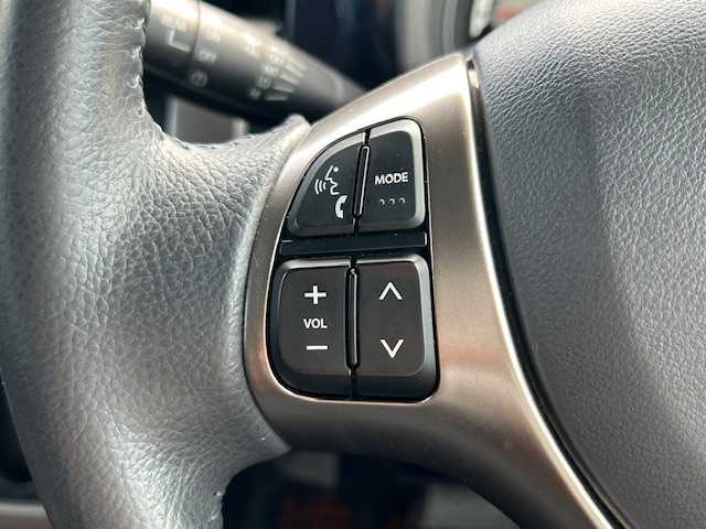 スズキ ハスラー Jスタイル Ⅲ 静岡県 2018(平30)年 3.4万km ブレイブカーキパール/スチールシルバー 純正ディーラーナビ（AM/FM/DVD/CD）/Bluetooth接続/フルセグTV/アラウンドビューモニター/デュアルカメラブレーキサポート/前席シートヒーター/ハーフレザーシート/ＥＴＣ/LＥＤフォグライト/レーンキープアシスト/横滑り防止装置/アイドリングストップ/純正フロアマット/純正アルミホイール15インチ/オートライト/プッシュスタート/スマートキー/スペアキー１本