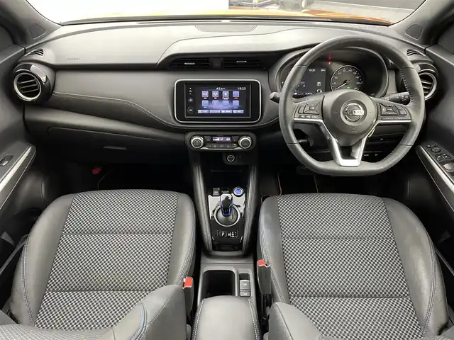 日産 キックス X 群馬県 2021(令3)年 3.4万km プレミアムホライズンオレンジ/ピュアブラック 2トーン 衝突軽減　純正ディスプレイオーディオ　全方位カメラ　プロパイロット　デジタルインナーミラー　純正１７インチアルミホイール　ＬＥＤヘッドライト　クルーズコントロール　ハーフレザーシート　ＥＴＣ　禁煙車