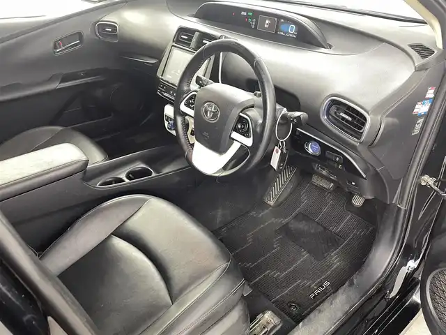 トヨタ プリウス S ツーリングセレクション 福島県 2018(平30)年 11.1万km アティチュードブラックマイカ トヨタセーフティーセンス　/・PCS/・車線逸脱警報/・レーダークルーズコントロール/・オートマッチクハイビーム/純正大画面ナビ　/【AM/FM/DVD/CD/Bluetooth/フルセグ】/型番:NSZT-W66T/バックカメラ　/レザーシート　/シートヒーター　/ステアリングスイッチ　/・革巻きステアリング　/・チルトステアリング　/ＬＥＤライト　/・オートライト　/・フォグライト/プッシュスタート/・スマートキー/ウィンカーミラー