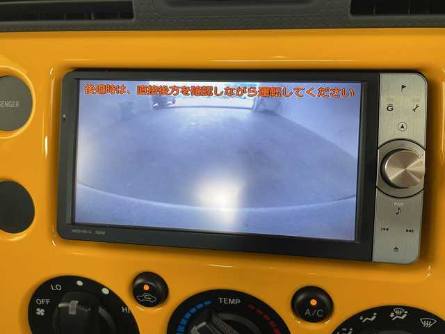 トヨタ ＦＪクルーザー カラーパッケージ 三重県 2011(平23)年 7.5万km イエロー/ホワイト 純正ナビ　/【ＣＤ／ＤＶＤ／Ｂｌｕｅｔｏｏｔｈ】　/地デジ対応ＴＶ　/バックカメラ　/センターデフロック/フォグランプ/ヘッドライトレベライザー　/ＥＴＣ　/クルーズコントロール　/２０インチ純正アルミホイール　/Ｒコーナーセンサー