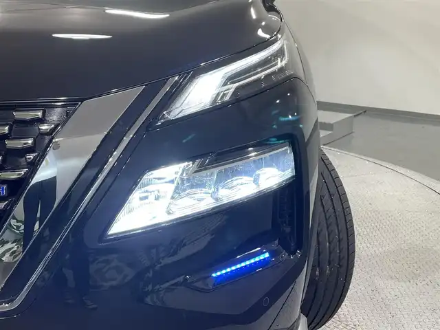 日産 エクストレイル オーテック e-4ORCE アドバンスドPKG 愛知県 2023(令5)年 1.7万km ダイヤモンドブラック 純正１２．３インチナビ/サンルーフ/プロパイロット/ＢＯＳＥサウンドシステム/アラウンドビューモニター/プロパイロットパーキング/パワーバックドア/ヒルディセントコントロール/衝突軽減ブレーキ/車線逸脱警報/ブラインドスポットモニター/コーナーセンサー/電動パーキングブレーキ/デジタルルームミラー/前後ドライブレコーダー/ビルトインＥＴＣ２．０/パワーシート【シートメモリー付】/オーテック専用レザーシート/全席シートヒーター/ハンドルヒーター/アクセサリーソケット/USB入力端子/純正フロアマット/純正20インチアルミホイール