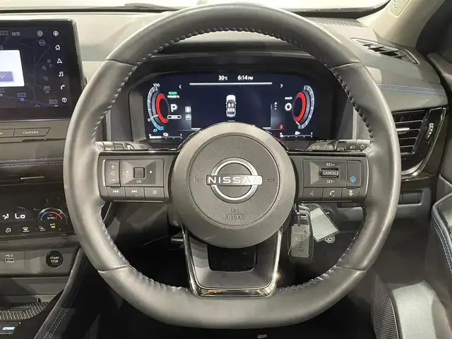日産 エクストレイル オーテック e-4ORCE アドバンスドPKG 愛知県 2023(令5)年 1.7万km ダイヤモンドブラック 純正１２．３インチナビ/サンルーフ/プロパイロット/ＢＯＳＥサウンドシステム/アラウンドビューモニター/プロパイロットパーキング/パワーバックドア/ヒルディセントコントロール/衝突軽減ブレーキ/車線逸脱警報/ブラインドスポットモニター/コーナーセンサー/電動パーキングブレーキ/デジタルルームミラー/前後ドライブレコーダー/ビルトインＥＴＣ２．０/パワーシート【シートメモリー付】/オーテック専用レザーシート/全席シートヒーター/ハンドルヒーター/アクセサリーソケット/USB入力端子/純正フロアマット/純正20インチアルミホイール