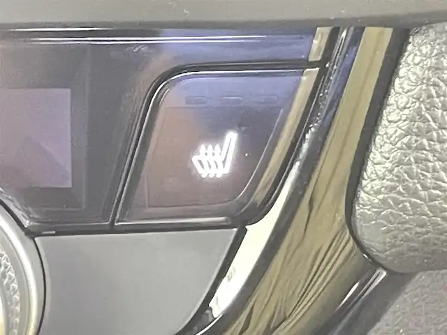 ホンダ フィット e:HEVリュクス 千葉県 2022(令4)年 2.1万km プラチナホワイトパール 禁煙車/ホンダセンシング/・誤発進抑制機能（前方・後方）/・近距離衝突軽減ブレーキ（前方・後方）/・路外逸脱抑制機能/・歩行者事故低減ステアリング/・車線維持支援システム/・渋滞追従機能付きアダプティブクルーズコントロール/・先行車発進お知らせ機能/・標識認識機能/・オートハイビーム/純正9インチナビ/・型式：VXU-225FTi/・CD/DVD/フルセグTV/Bluetooth/バックカメラ/シートヒーター/ステアリングヒーター/ワイヤレス充電/コーナーセンサー/ビルトインＥＴＣ/キルティングパーフォレーション本革シート/本革巻ステアリングホイール/LEDオートライト/LEDフォグランプ/LUXE専用エクステリア（プラチナ調クロームメッキ・フロントバンパーモールディング）/LUXE専用エクステリア（プラチナ調クロームメッキ・ドアロアーガーニッシュ）/LUXE専用エクステリア（プラチナ調クロームメッキ・テールゲートロアーガーニッシュ）/LUXE専用デザイン16インチアルミホイール/純正フロアマット/電動パーキング/オートブレーキホールド/スペアキー1本