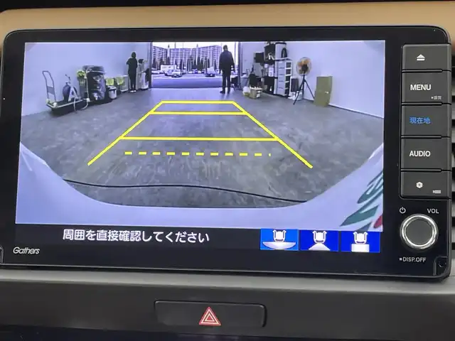 ホンダ フィット e:HEVリュクス 千葉県 2022(令4)年 2.1万km プラチナホワイトパール 禁煙車/ホンダセンシング/・誤発進抑制機能（前方・後方）/・近距離衝突軽減ブレーキ（前方・後方）/・路外逸脱抑制機能/・歩行者事故低減ステアリング/・車線維持支援システム/・渋滞追従機能付きアダプティブクルーズコントロール/・先行車発進お知らせ機能/・標識認識機能/・オートハイビーム/純正9インチナビ/・型式：VXU-225FTi/・CD/DVD/フルセグTV/Bluetooth/バックカメラ/シートヒーター/ステアリングヒーター/ワイヤレス充電/コーナーセンサー/ビルトインＥＴＣ/キルティングパーフォレーション本革シート/本革巻ステアリングホイール/LEDオートライト/LEDフォグランプ/LUXE専用エクステリア（プラチナ調クロームメッキ・フロントバンパーモールディング）/LUXE専用エクステリア（プラチナ調クロームメッキ・ドアロアーガーニッシュ）/LUXE専用エクステリア（プラチナ調クロームメッキ・テールゲートロアーガーニッシュ）/LUXE専用デザイン16インチアルミホイール/純正フロアマット/電動パーキング/オートブレーキホールド/スペアキー1本