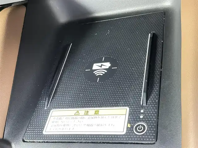 ホンダ フィット e:HEVリュクス 千葉県 2022(令4)年 2.1万km プラチナホワイトパール 禁煙車/ホンダセンシング/・誤発進抑制機能（前方・後方）/・近距離衝突軽減ブレーキ（前方・後方）/・路外逸脱抑制機能/・歩行者事故低減ステアリング/・車線維持支援システム/・渋滞追従機能付きアダプティブクルーズコントロール/・先行車発進お知らせ機能/・標識認識機能/・オートハイビーム/純正9インチナビ/・型式：VXU-225FTi/・CD/DVD/フルセグTV/Bluetooth/バックカメラ/シートヒーター/ステアリングヒーター/ワイヤレス充電/コーナーセンサー/ビルトインＥＴＣ/キルティングパーフォレーション本革シート/本革巻ステアリングホイール/LEDオートライト/LEDフォグランプ/LUXE専用エクステリア（プラチナ調クロームメッキ・フロントバンパーモールディング）/LUXE専用エクステリア（プラチナ調クロームメッキ・ドアロアーガーニッシュ）/LUXE専用エクステリア（プラチナ調クロームメッキ・テールゲートロアーガーニッシュ）/LUXE専用デザイン16インチアルミホイール/純正フロアマット/電動パーキング/オートブレーキホールド/スペアキー1本