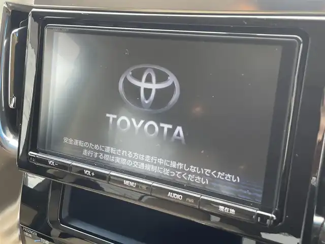 トヨタ アルファード X 茨城県 2017(平29)年 8万km ホワイトパールクリスタルシャイン 純正ナビ/【AM・FM・DISC・TV・SD・BT】/フリップダウンモニター/100V電源/アイドリングストップ/両側パワスラ/ブレーキホールド/MTモード付AT/ETC2.0/Bカメラ/前方ドラレコ/前後コーナーセンサー/オートライト/Fフォグ/LEDライト/純正フロアマット/純正アルミホイール