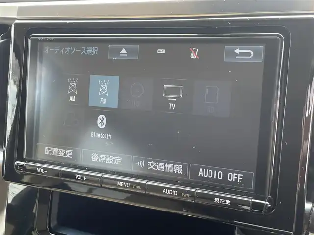 トヨタ アルファード X 茨城県 2017(平29)年 8万km ホワイトパールクリスタルシャイン 純正ナビ/【AM・FM・DISC・TV・SD・BT】/フリップダウンモニター/100V電源/アイドリングストップ/両側パワスラ/ブレーキホールド/MTモード付AT/ETC2.0/Bカメラ/前方ドラレコ/前後コーナーセンサー/オートライト/Fフォグ/LEDライト/純正フロアマット/純正アルミホイール