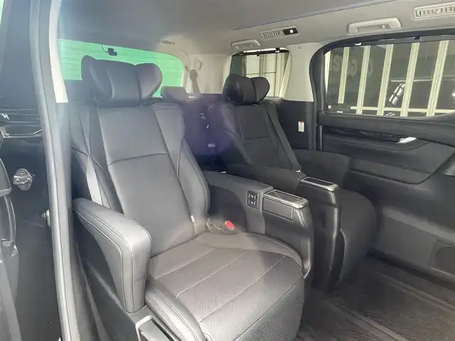 トヨタ アルファード S Cパッケージ 東京都 2020(令2)年 4.9万km ブラック ワンオーナー/4WD/9インチ純正SDナビ/（フルセグTV/Bluetooth/ミラキャスト）/デジタルインナーミラー/ブラインドスポットモニター/バックカメラ/セーフティセンス/・プリクラッシュセーフティ/・レーントレーシングアシスト/・レーダークルーズコントロール/両側パワースライドドア/革シート/前席快適温熱シート/前パワーシート/助手席パワーオットマン/2列目エグゼクティブパワーシート/革ステアリング/ステアリングヒーター/ルーフイルミ/（色変更可能）/純正18インチアルミホイール/純正フロアマット/前後ドライブレコーダー【DC-DR652】/スペアキー×1/取扱説明書/保証書
