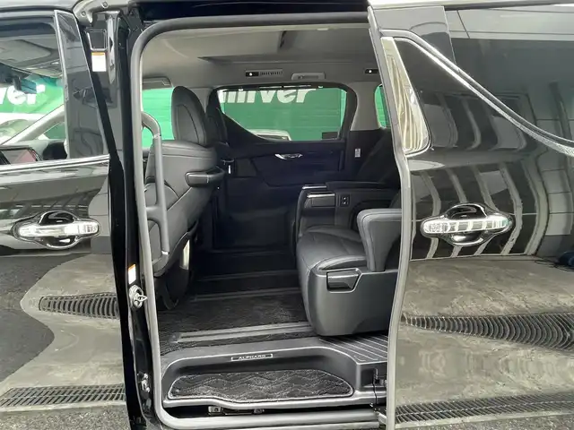 トヨタ アルファード S Cパッケージ 東京都 2020(令2)年 4.9万km ブラック ワンオーナー/4WD/9インチ純正SDナビ/（フルセグTV/Bluetooth/ミラキャスト）/デジタルインナーミラー/ブラインドスポットモニター/バックカメラ/セーフティセンス/・プリクラッシュセーフティ/・レーントレーシングアシスト/・レーダークルーズコントロール/両側パワースライドドア/革シート/前席快適温熱シート/前パワーシート/助手席パワーオットマン/2列目エグゼクティブパワーシート/革ステアリング/ステアリングヒーター/ルーフイルミ/（色変更可能）/純正18インチアルミホイール/純正フロアマット/前後ドライブレコーダー【DC-DR652】/スペアキー×1/取扱説明書/保証書