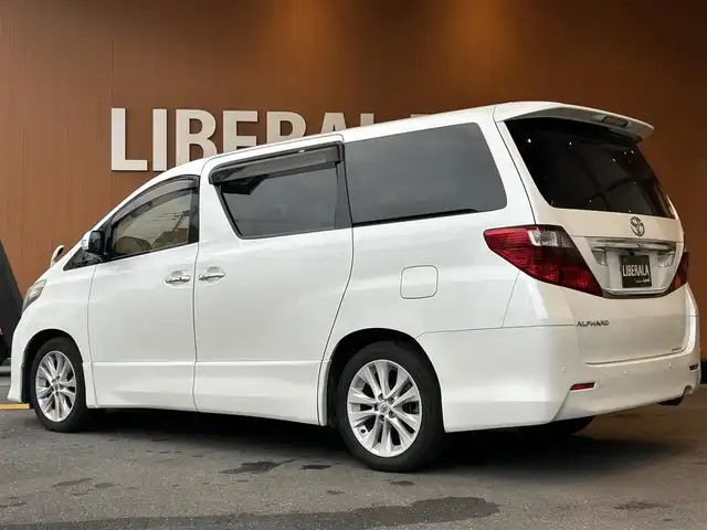 トヨタ アルファード 240S 高知県 2008(平20)年 19.1万km ホワイトパールクリスタルシャイン 社外ナビ/【CD/DVD/BT/フルセグTV】/社外フリップダウンモニタ-/バックカメラ/横滑り防止/両側パワースライドドア/コーナー、バックセンサー/ビルトインETC/ドライブレコーダー/ヘッドライトレベライザー/フォグランプ/スマートキー/プッシュスタート/純正アルミホイール 18インチ/スペアキー×1【スマートキー】