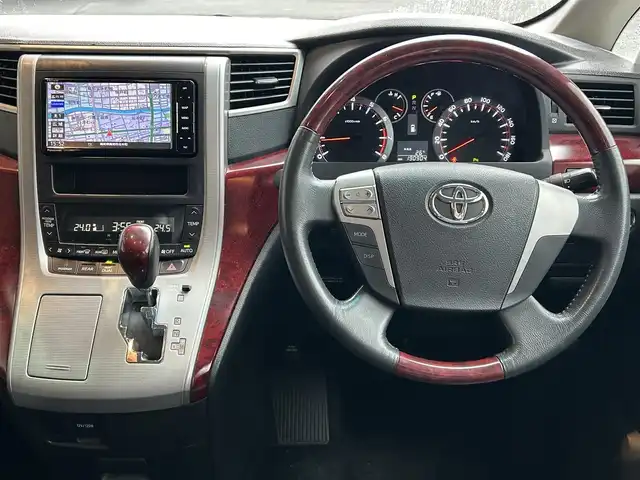 トヨタ アルファード 240S 高知県 2008(平20)年 19.1万km ホワイトパールクリスタルシャイン 社外ナビ/【CD/DVD/BT/フルセグTV】/社外フリップダウンモニタ-/バックカメラ/横滑り防止/両側パワースライドドア/コーナー、バックセンサー/ビルトインETC/ドライブレコーダー/ヘッドライトレベライザー/フォグランプ/スマートキー/プッシュスタート/純正アルミホイール 18インチ/スペアキー×1【スマートキー】