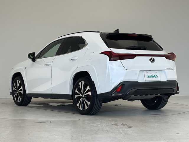 レクサス ＵＸ 250h Fスポーツ エモーショナルエクスプローラ 愛知県 2023(令5)年 1.4万km ブラック/ホワイトノーヴァガラスフレーク 純正12.4型ディズプレイオーディオナビ/全方位カメラ/サンルーフ/レーダークルーズコントロール/シートヒーター/エアシート/バックカメラ/電動リアゲート/パワーシート/コーナーセンサー/純正アルミホイール/ルーフレール/ETC2.0/キャリパー/ブラインドスポットモニター/LEDヘッドライト/パドルシフト/ステアリングヒーター/オートマチックハイビーム/衝突軽減システム/フルセグ/Bluetooth/ステアリングスイッチ/スマートキー/プッシュスタート