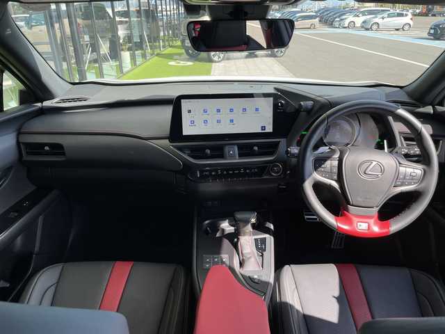 レクサス ＵＸ 250h Fスポーツ エモーショナルエクスプローラ 愛知県 2023(令5)年 1.4万km ブラック/ホワイトノーヴァガラスフレーク 純正12.4型ディズプレイオーディオナビ/全方位カメラ/サンルーフ/レーダークルーズコントロール/シートヒーター/エアシート/バックカメラ/電動リアゲート/パワーシート/コーナーセンサー/純正アルミホイール/ルーフレール/ETC2.0/キャリパー/ブラインドスポットモニター/LEDヘッドライト/パドルシフト/ステアリングヒーター/オートマチックハイビーム/衝突軽減システム/フルセグ/Bluetooth/ステアリングスイッチ/スマートキー/プッシュスタート