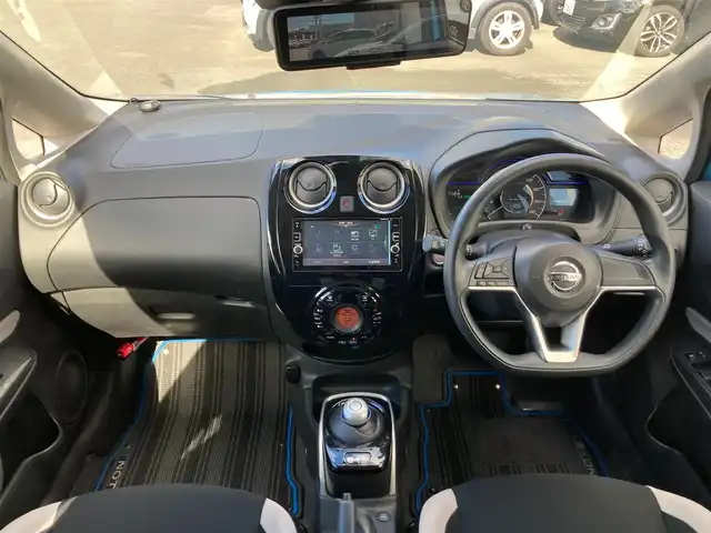 日産 ノート e－パワー X 静岡県 2017(平29)年 7.2万km 青 衝突軽減ブレーキ/踏み間違い衝突防止アシスト/フロント＆バックソナー/日産オリジナルナビ（MM316D-W）/　AM FM CD DVD Bluetooth USB MEMORYMUSIC/フルセグTV/アラウンドビューモニター/ETC/ドライブレコーダー/スマートルームミラー/LEDヘッドライト/オートライト/純正フロアマット/インテリジェントキー×2本