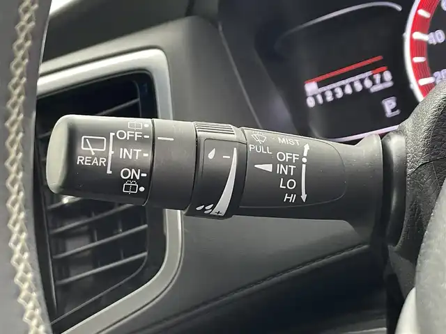 ホンダ オデッセイ アブソルート 埼玉県 2013(平25)年 6.8万km プレミアムヴィーナスブラックP 純正ナビ　１０型後席モニター　両側　ETC バックカメラ　クルーズコントロール　Ｂｌｕｅｔｏｏｔｈ　フルセグＴＶ　純正フロアマット　オットマン　フルフラット　ＬＥＤヘッドライト　衝突軽減被害