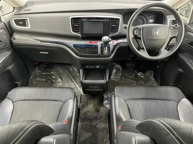 ホンダ オデッセイ アブソルート 埼玉県 2013(平25)年 6.8万km プレミアムヴィーナスブラックP 純正ナビ　１０型後席モニター　両側　ETC バックカメラ　クルーズコントロール　Ｂｌｕｅｔｏｏｔｈ　フルセグＴＶ　純正フロアマット　オットマン　フルフラット　ＬＥＤヘッドライト　衝突軽減被害