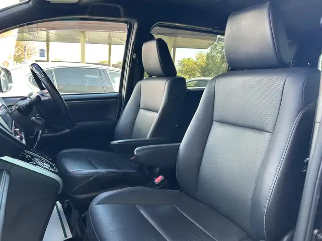 トヨタ エスクァイア Gi 香川県 2019(平31)年 5.3万km ブラック ワンオーナー/10インチT-Connectナビ/フルセグ/CD/DVD/Bluetooth/純正フリップダウンモニター/TRDフロントスポイラー/両側パワースライドドア/セーフティセンス/プリクラッシュ/オートハイビーム/レーンキープ/純正15インチアルミ/LEDヘッドライト/クリアランスソナー/スマートキー/ビルトインETC