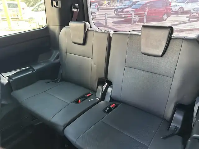 トヨタ エスクァイア Gi 香川県 2019(平31)年 5.3万km ブラック ワンオーナー/10インチT-Connectナビ/フルセグ/CD/DVD/Bluetooth/純正フリップダウンモニター/TRDフロントスポイラー/両側パワースライドドア/セーフティセンス/プリクラッシュ/オートハイビーム/レーンキープ/純正15インチアルミ/LEDヘッドライト/クリアランスソナー/スマートキー/ビルトインETC