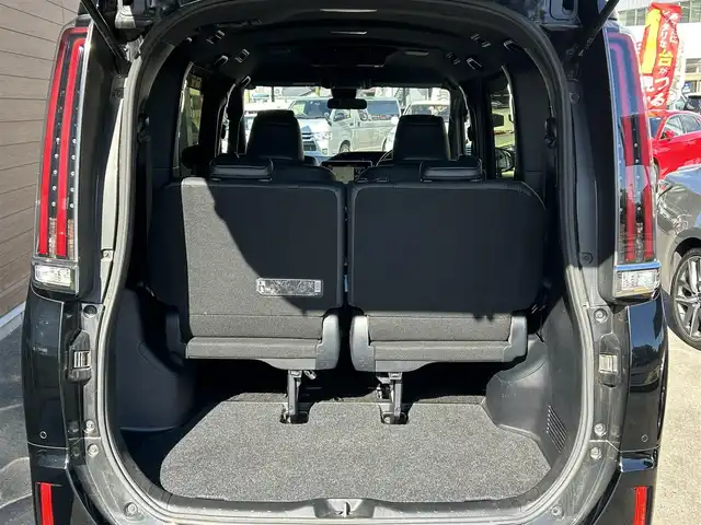 トヨタ エスクァイア Gi 香川県 2019(平31)年 5.3万km ブラック ワンオーナー/10インチT-Connectナビ/フルセグ/CD/DVD/Bluetooth/純正フリップダウンモニター/TRDフロントスポイラー/両側パワースライドドア/セーフティセンス/プリクラッシュ/オートハイビーム/レーンキープ/純正15インチアルミ/LEDヘッドライト/クリアランスソナー/スマートキー/ビルトインETC