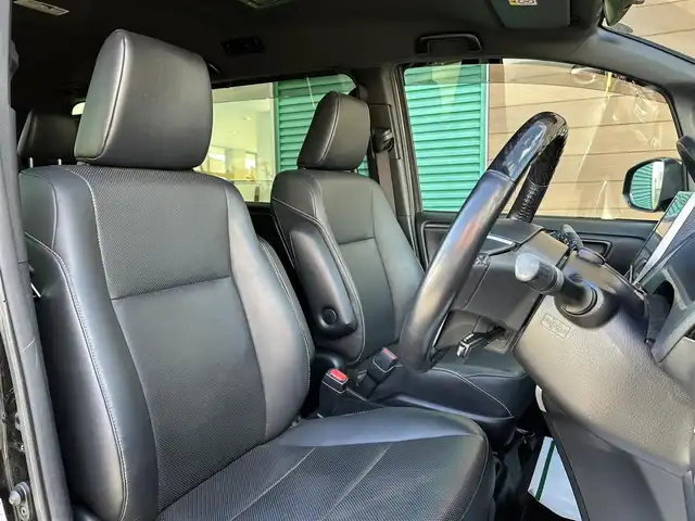 トヨタ エスクァイア Gi 香川県 2019(平31)年 5.3万km ブラック ワンオーナー/10インチT-Connectナビ/フルセグ/CD/DVD/Bluetooth/純正フリップダウンモニター/TRDフロントスポイラー/両側パワースライドドア/セーフティセンス/プリクラッシュ/オートハイビーム/レーンキープ/純正15インチアルミ/LEDヘッドライト/クリアランスソナー/スマートキー/ビルトインETC