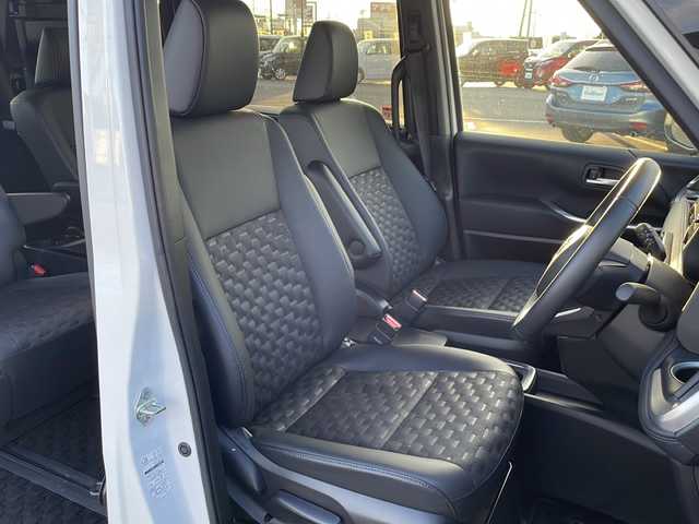 トヨタ ヴォクシー ハイブリッド S－Z 茨城県 2024(令6)年 1.4万km ホワイトパールクリスタルシャイン 純正SDナビ(Bluetooth/アラウンドビューモニター)/ETC2.0/アダプティブクルーズコントロール/横滑り防止装置/コーナーセンサー/レーンキープアシスト/LEDオートライト/オートマチックハイビーム/USB入力端子/パーキングアシスト/スマートキー/ハーフレザーシート/シートヒーター/冷房WAC/純正フロアマット/17インチ純正アルミホイール