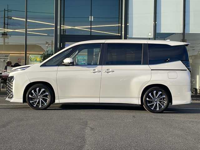 トヨタ ヴォクシー ハイブリッド S－Z 茨城県 2024(令6)年 1.4万km ホワイトパールクリスタルシャイン 純正SDナビ(Bluetooth/アラウンドビューモニター)/ETC2.0/アダプティブクルーズコントロール/横滑り防止装置/コーナーセンサー/レーンキープアシスト/LEDオートライト/オートマチックハイビーム/USB入力端子/パーキングアシスト/スマートキー/ハーフレザーシート/シートヒーター/冷房WAC/純正フロアマット/17インチ純正アルミホイール