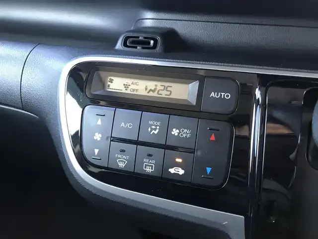 ホンダ Ｎ ＢＯＸ カスタム G ターボ Lパッケージ 栃木県 2016(平28)年 9.2万km ポリッシュドメタルメタリック (株)IDOMが運営する【じしゃロン小山店】の自社ローン対象車両になります。こちらは現金ご利用時の価格です。/自社ローンご希望の方は別途その旨お申付け下さい。/ワンオーナー/禁煙車/純正フルセグナビ/（CD/DVD/AM/FMラジオ）/(Bluetooth)/スマートキー/プッシュスタート/バックカメラ/ＥＴＣ/両側パワースライドドア/クルーズコントロール/チップアップシート/パドルシフト/アイドリングストップ/ステアリングリモコン/後部座席サンシェード/電動格納ドアミラー/パワーウインドウ/オートライト