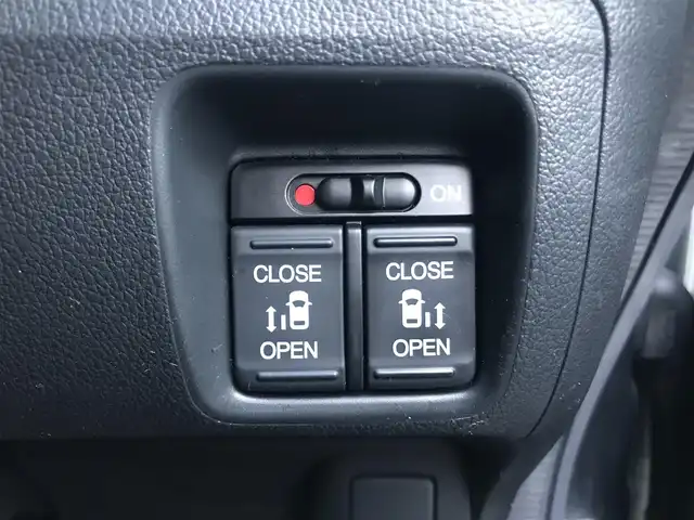 ホンダ Ｎ ＢＯＸ カスタム G ターボ Lパッケージ 栃木県 2016(平28)年 9.2万km ポリッシュドメタルメタリック (株)IDOMが運営する【じしゃロン小山店】の自社ローン対象車両になります。こちらは現金ご利用時の価格です。/自社ローンご希望の方は別途その旨お申付け下さい。/ワンオーナー/禁煙車/純正フルセグナビ/（CD/DVD/AM/FMラジオ）/(Bluetooth)/スマートキー/プッシュスタート/バックカメラ/ＥＴＣ/両側パワースライドドア/クルーズコントロール/チップアップシート/パドルシフト/アイドリングストップ/ステアリングリモコン/後部座席サンシェード/電動格納ドアミラー/パワーウインドウ/オートライト