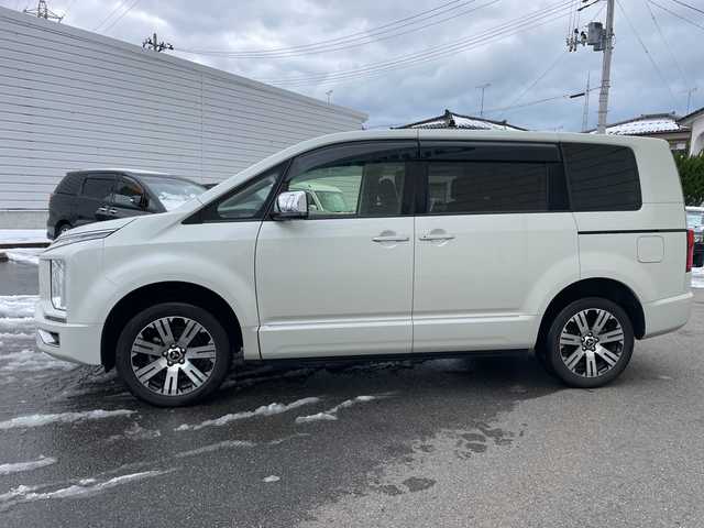 三菱 デリカＤ：５ P 山形県 2021(令3)年 6.3万km ウォームホワイトパール ワンオーナー/4WD/純正10.1インチナビ/・TV/AM/FM/CD/DVD/Bluetooth/レーダークルーズコントロール/アイドリングストップ/ブラインドスポットモニター/衝突被害軽減ブレーキ/誤発進抑制制御/車線逸脱警報/横滑り防止装置/盗難防止装置/LEDヘッドライト/オートライト/両側パワースライドドア/電動パーキングブレーキ/パワーシート（D席）/シートヒーター（D/N席）/パワーバックドア/フリップダウンモニター/オートステップ/全周囲カメラ/純正フロアマット/純正ドアバイザー/ETC/保証書/取扱説明書