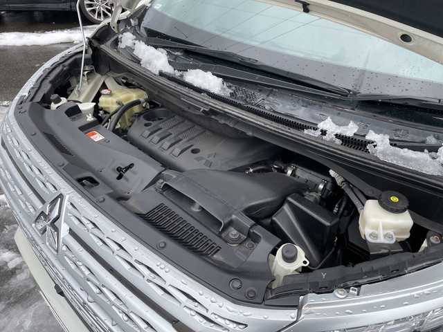 三菱 デリカＤ：５ P 山形県 2021(令3)年 6.3万km ウォームホワイトパール ワンオーナー/4WD/純正10.1インチナビ/・TV/AM/FM/CD/DVD/Bluetooth/レーダークルーズコントロール/アイドリングストップ/ブラインドスポットモニター/衝突被害軽減ブレーキ/誤発進抑制制御/車線逸脱警報/横滑り防止装置/盗難防止装置/LEDヘッドライト/オートライト/両側パワースライドドア/電動パーキングブレーキ/パワーシート（D席）/シートヒーター（D/N席）/パワーバックドア/フリップダウンモニター/オートステップ/全周囲カメラ/純正フロアマット/純正ドアバイザー/ETC/保証書/取扱説明書