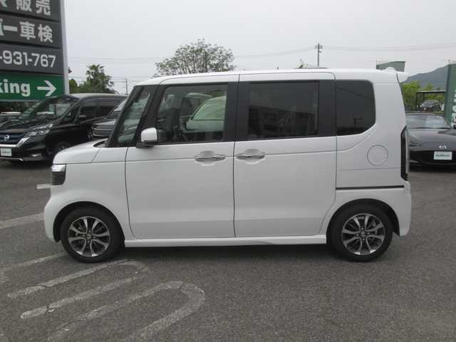 ホンダ Ｎ ＢＯＸ カスタム 広島県 2023(令5)年 1.1万km プラチナホワイトパール 新車ワンオーナー/純正ナビ/ホンダセンシング/両側パワースライドドア/レーダークルーズ/フルセグTV/Bluetooth/バックカメラ/前席シートヒーター/LEDヘッドライト/オートライト/USBポート/タイプCポート/新車保証書/取扱説明書/スペアキー